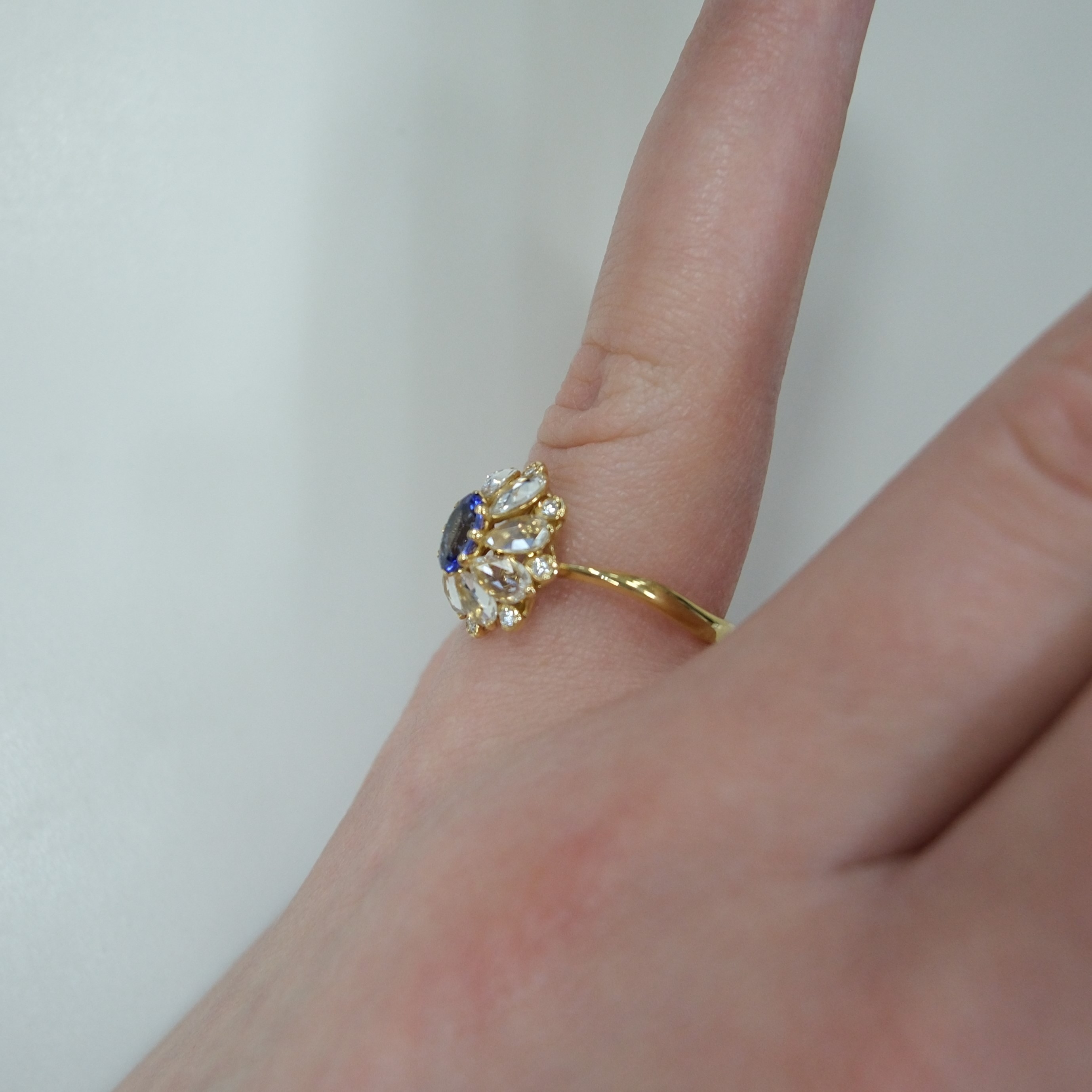 Кольцо из желтого золота с танзанитом